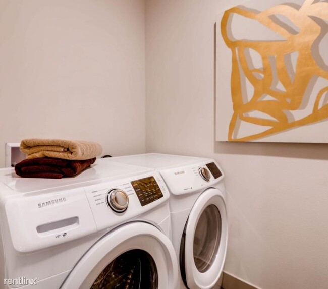 Foto del edificio - 1 br, 1 bath Apartment - 4556 Kittredge St