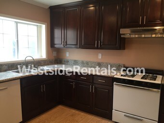 Primary Photo - 611 W Arbutus St