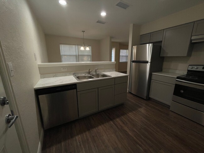 Dishwasher - 911 N Weatherford St
