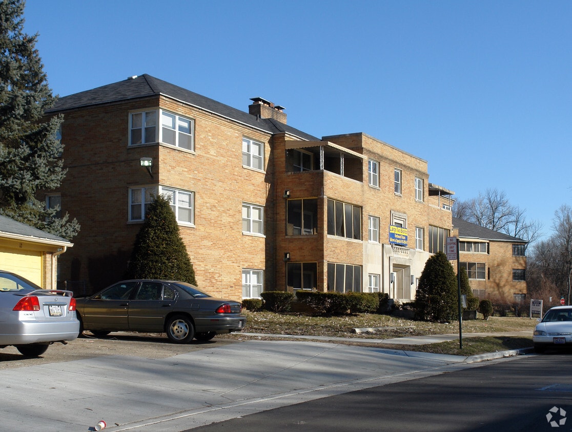 Building Photo - 2550 Greenway St
