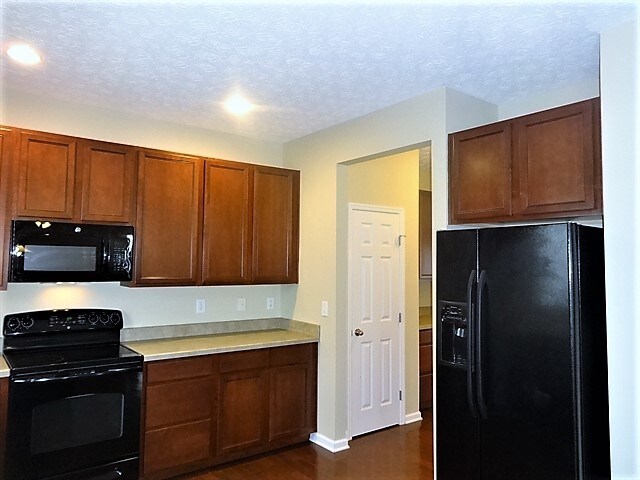 Foto del edificio - 1004 Taylor Glen Blvd E