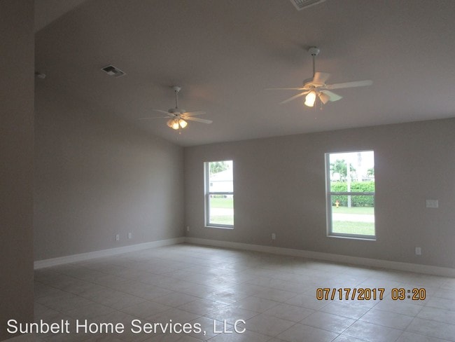 Building Photo - 2706 SW 53rd Ln