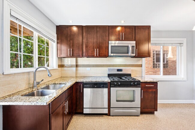 Building Photo - 5861 N Nagle Ave