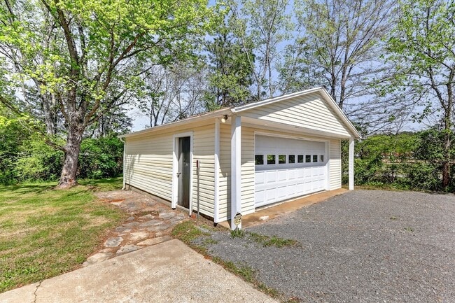 Foto del edificio - 4827 Bradyville Pike