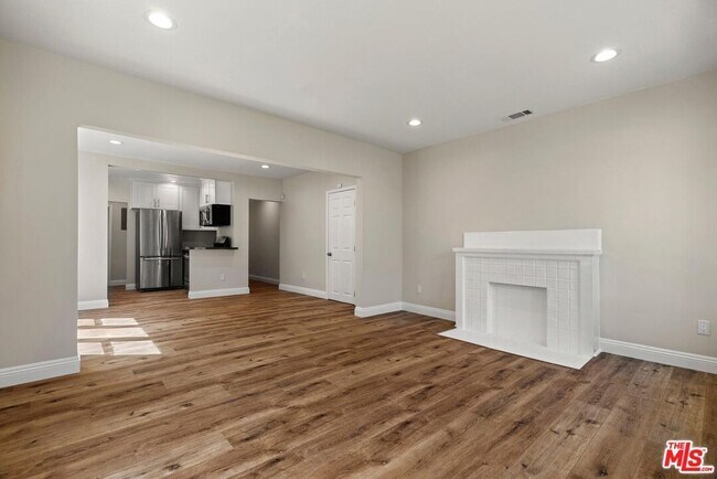 Foto del edificio - 747 N Wilton Pl