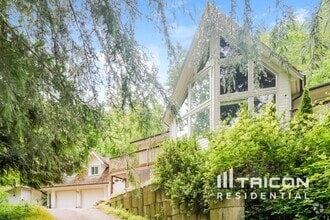 Building Photo - 3724 Pioneer Way E