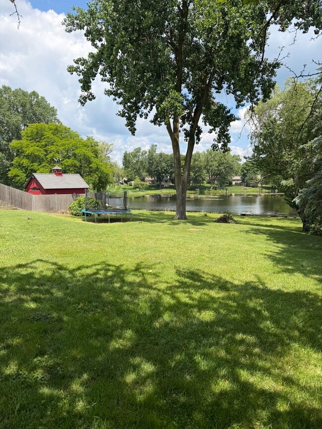 Building Photo - 4544 Hillview Shr