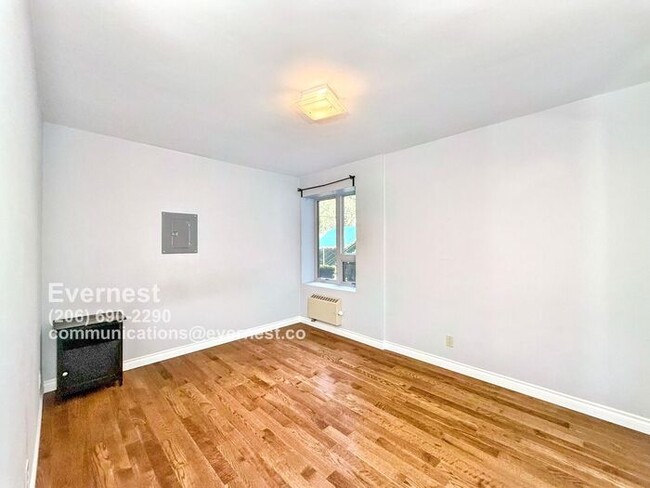 Foto del edificio - Charming One-Bedroom Condo in a Convenient...