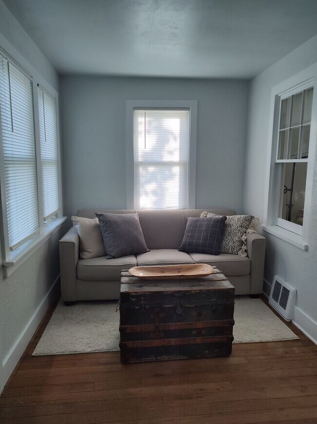 IMG-0089 - 2203 Denton St