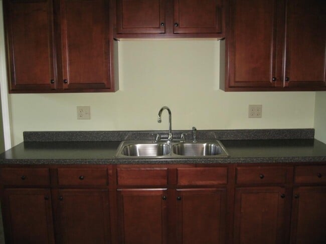 Building Photo - 259 E Main St