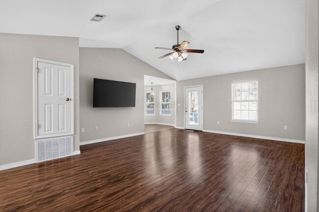 Building Photo - 3151 Forrest Ave