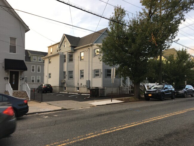 Building Photo - 553 Avenue E
