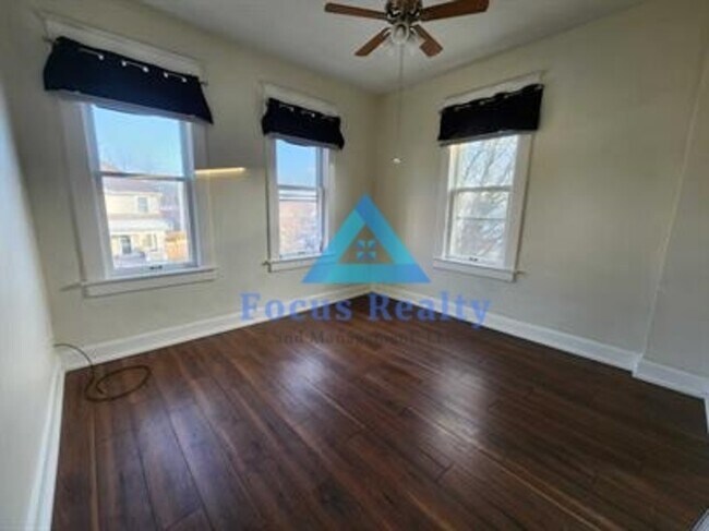 Building Photo - 426 E Wheeling St