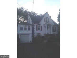 Building Photo - 604 S Main St