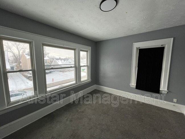 Foto del edificio - 4859 E 97th St