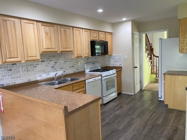 Photo - 22 Maddaket Ct Townhome