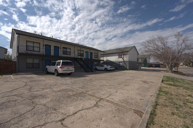 Building Photo - 3513 N Nesbitt Ave