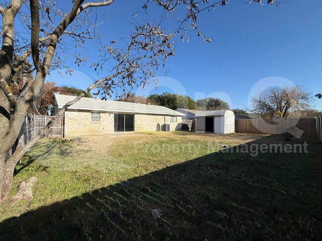 Foto del edificio - 3425 Cherrywood Ln