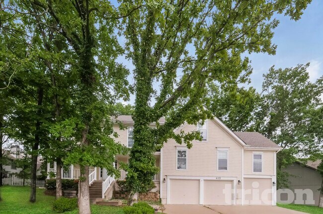 Foto del edificio - Available Now In NW Highcliffe Dr.