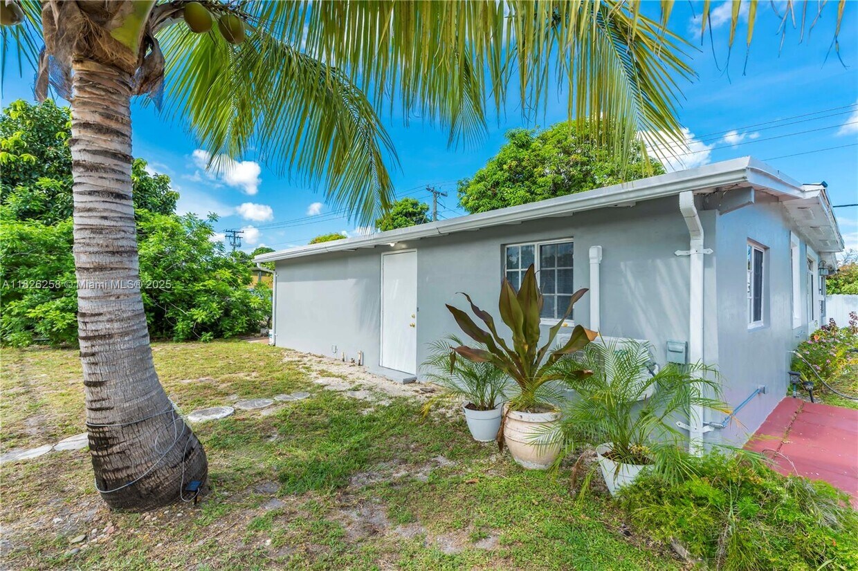 Foto principal - A431 NW 184th Dr