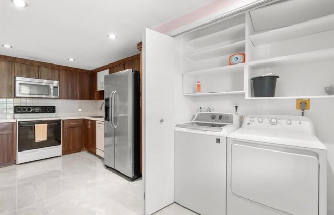 Foto del edificio - 500 Oaks Ln