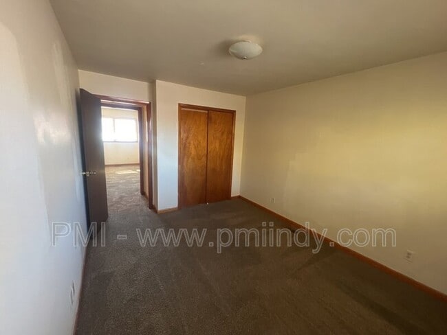 Building Photo - 7044 Meadow Dr