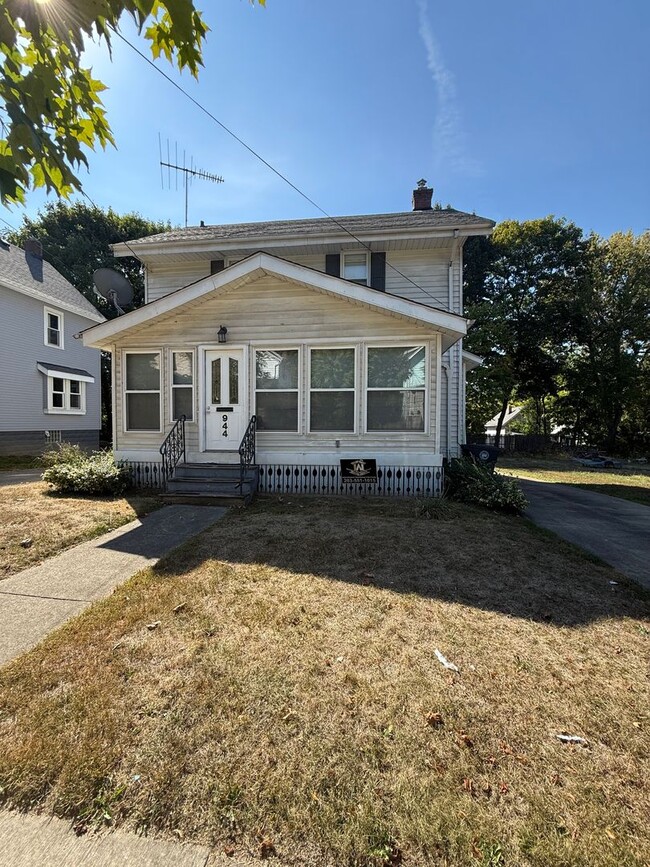 Building Photo - 944 Haynes St