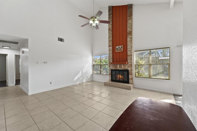 Building Photo - 7715 Candlegreen Ln