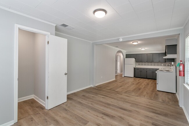 Building Photo - 1804 Larkwood Dr