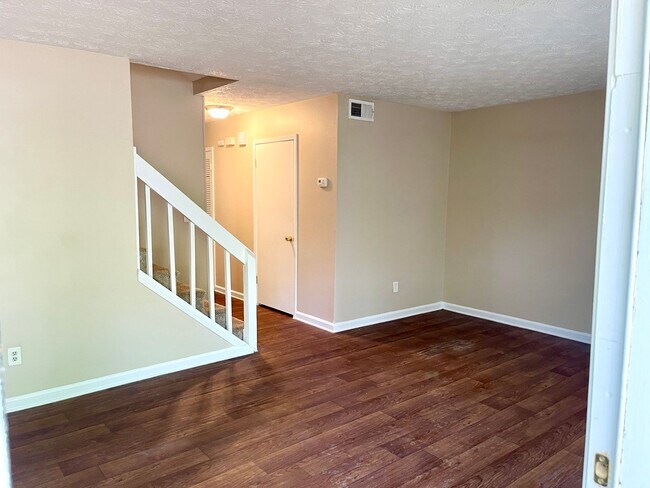 Foto del edificio - Welcome to this ADORABLE Space, a charming...