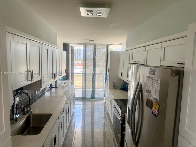 Building Photo - 3640 Yacht Club Dr