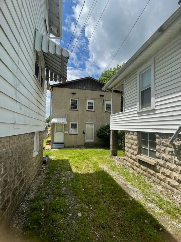 Foto principal - 2331 1/2 Washington Street West