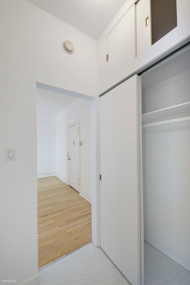 Foto del edificio - 76 Washington Pl