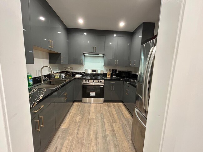 Foto del edificio - 9057 Forbes Ave
