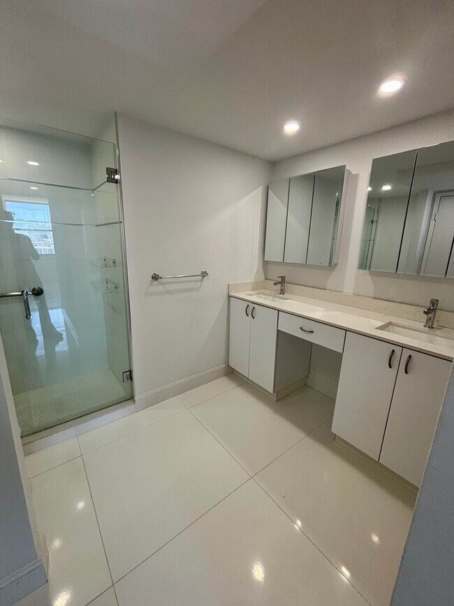 Foto del edificio - 111 Briny Ave