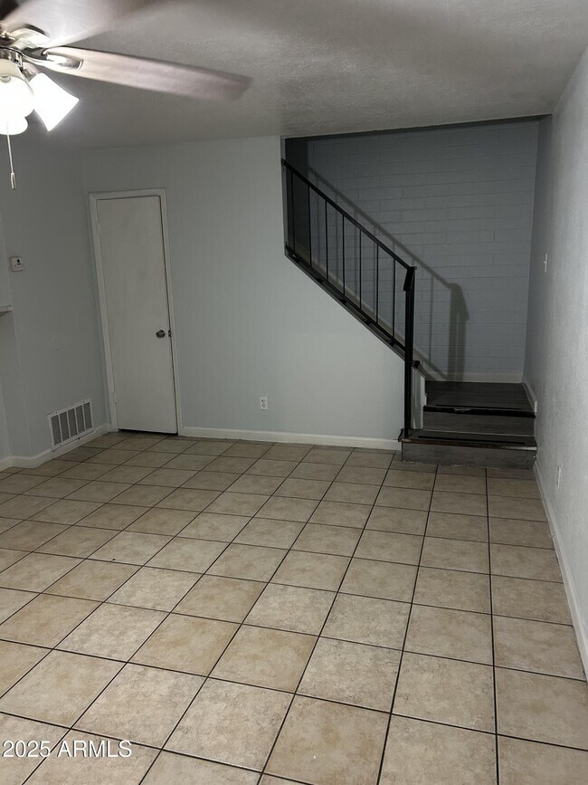 Building Photo - 5415 W Lynwood St