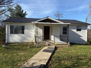 Building Photo - 5 Lake St