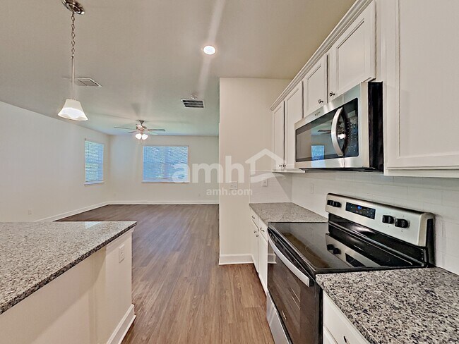 Building Photo - 3007 Creek Village Ln