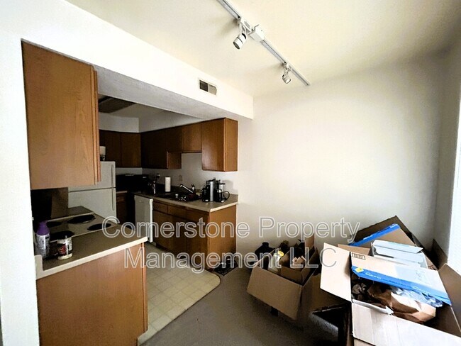 Building Photo - 1000 Emery Rd