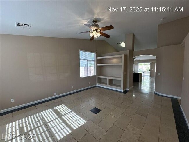 Foto del edificio - Inviting NW Single-Story with Modern Upgrades & Low-Maintenance Living!