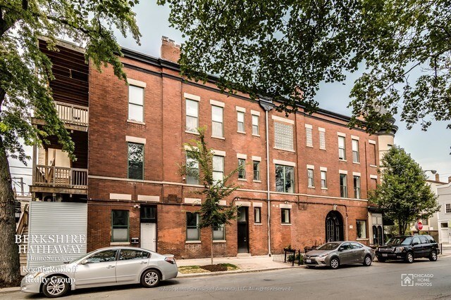 Primary Photo - 2834 N Southport Ave