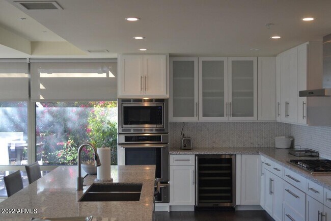 Building Photo - 7157 E Rancho Vista Dr
