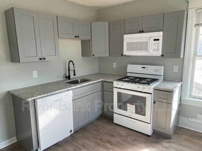 Building Photo - 745 Highland Avenue - C