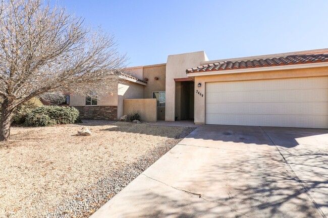 Building Photo - Spacious 4 Bedroom 2 Bath Home in Mesa Vil...