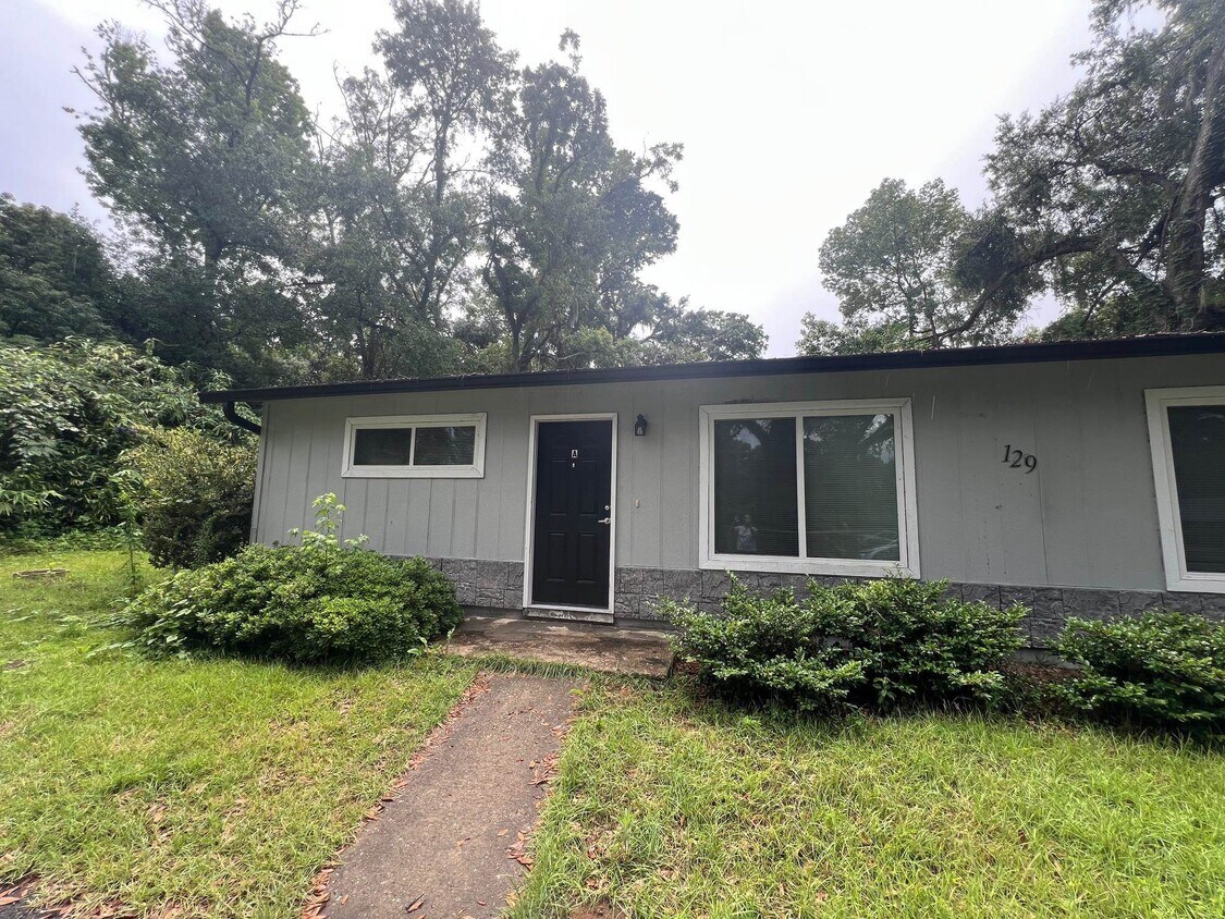 Foto principal - 125 Columbia Dr