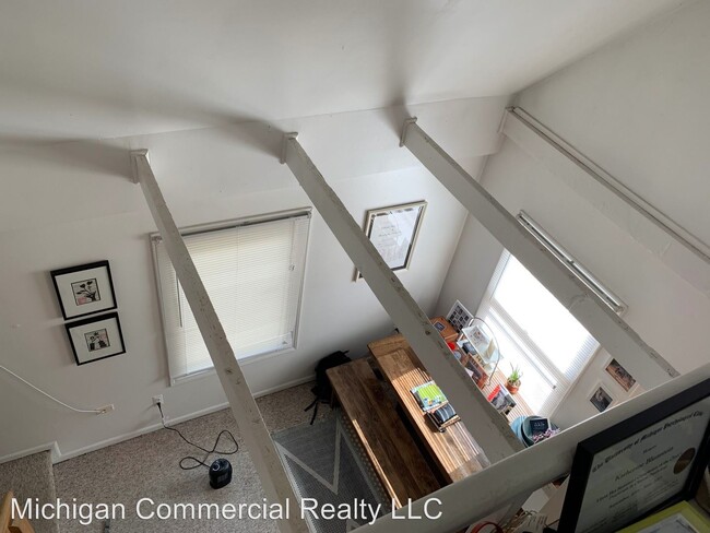 Building Photo - 725 W Huron St
