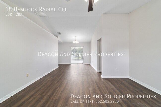 Foto del edificio - 18 Hemlock Radial Cir