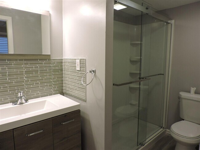 Foto del edificio - 220 Western Ave