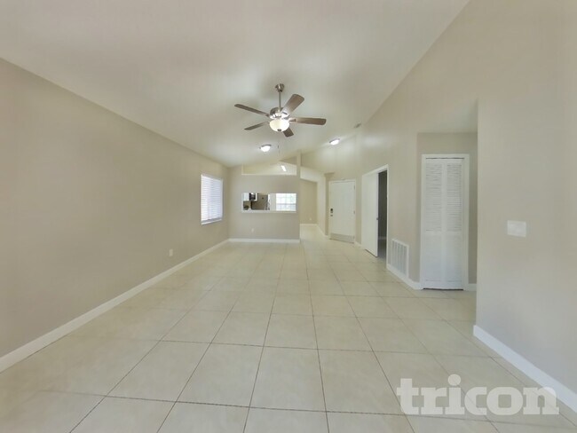 Building Photo - 1620 Spinning Wheel Dr