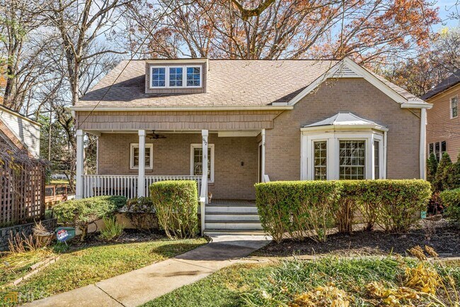 Foto del edificio - 932 Kings Ct NE